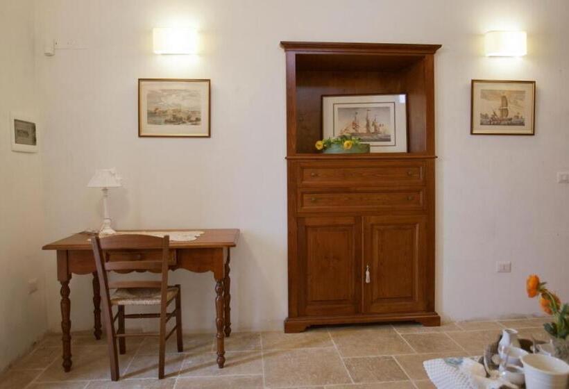 带阳台的三人标准间, Masseria Cisternella