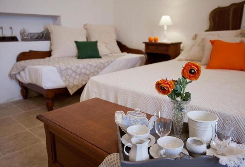 غرفة قياسية ثلاثية مزودة بشرفة, Masseria Cisternella