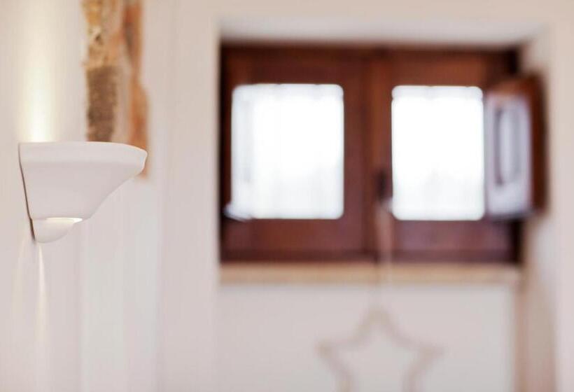 غرفة قياسية ثلاثية مزودة بشرفة, Masseria Cisternella