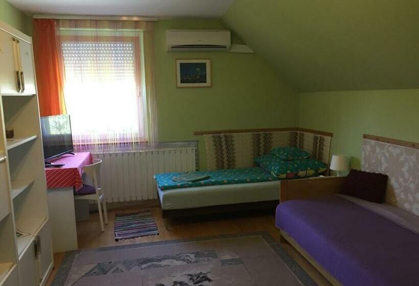 חדר סטנדרט לשלושה עם חדר אמבטיה משוף, Katalin Vendégház