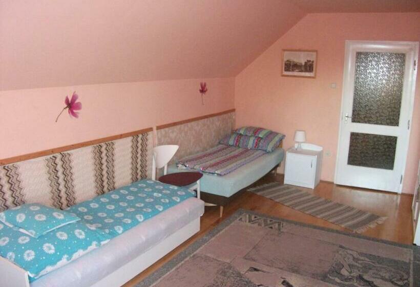 חדר סטנדרט לשלושה עם חדר אמבטיה משוף, Katalin Vendégház