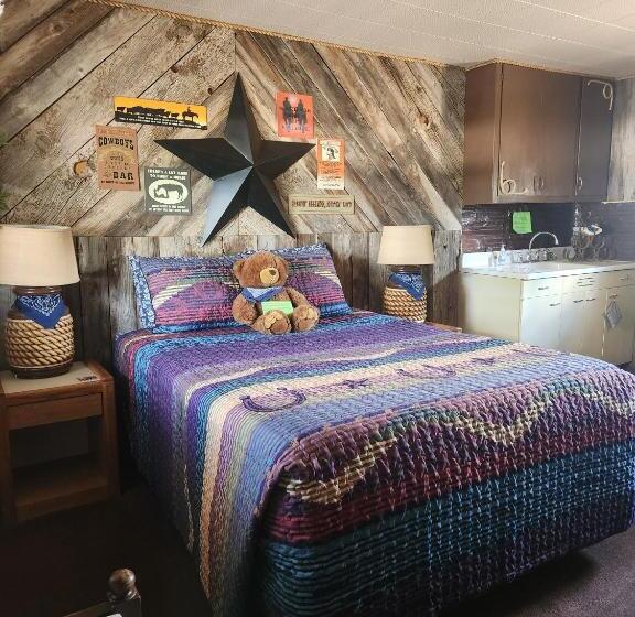 جناح غرفتين نوم, Cowboy Country Inn