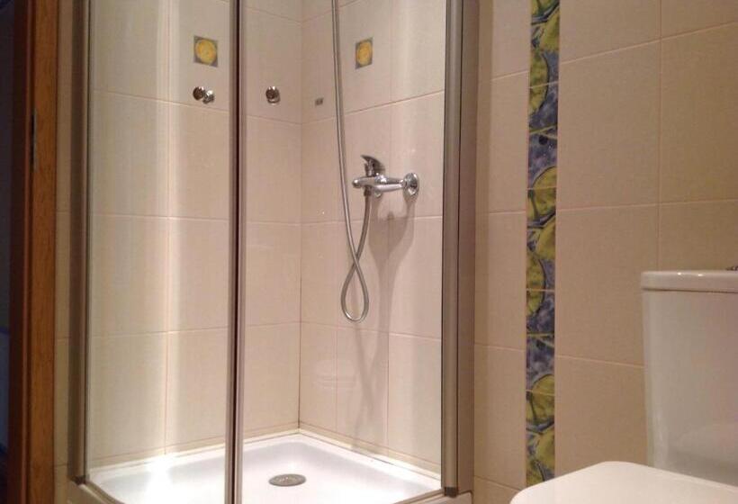 اتاق لوکس چهار تخته, Birutes Apartments