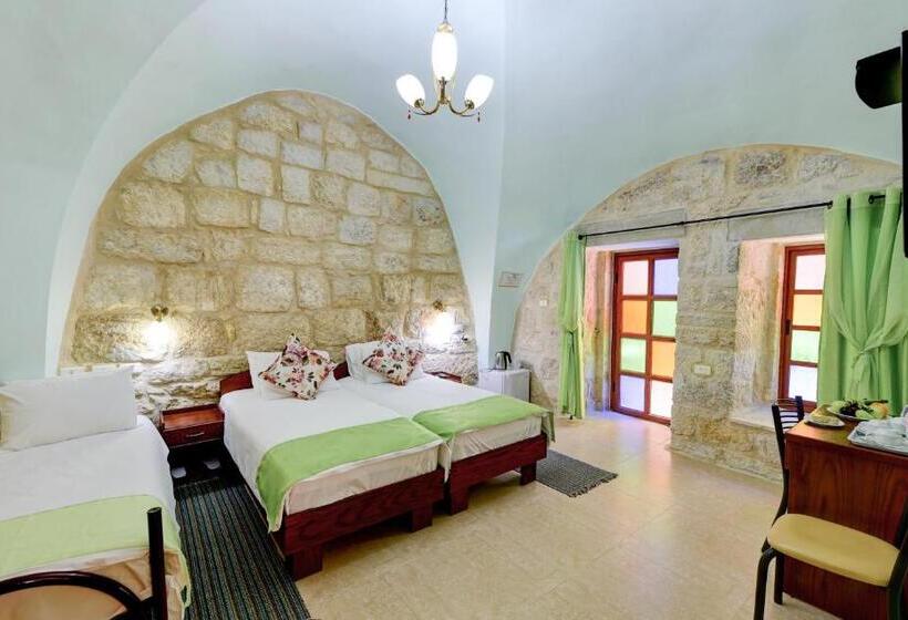 اتاق لوکس سه تخته, Dar Sitti Aziza