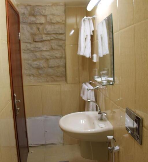 اتاق لوکس سه تخته, Dar Sitti Aziza