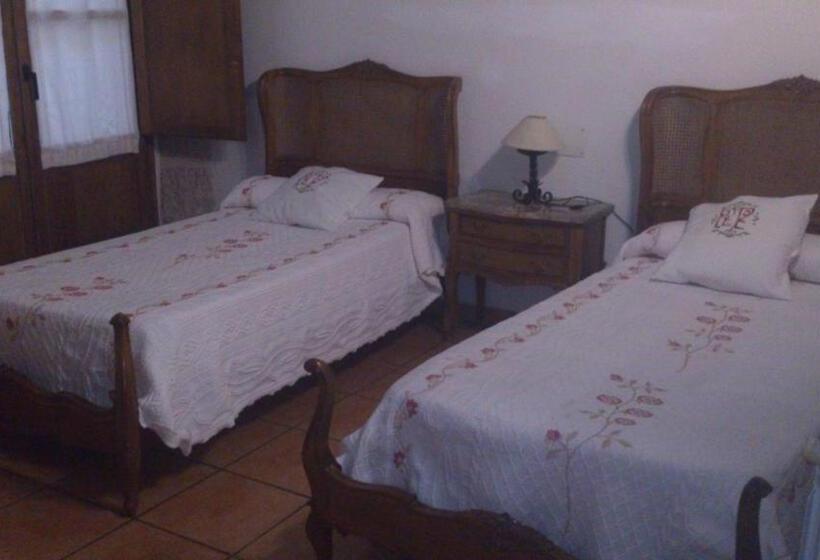 标准间, Fonda La Plaza