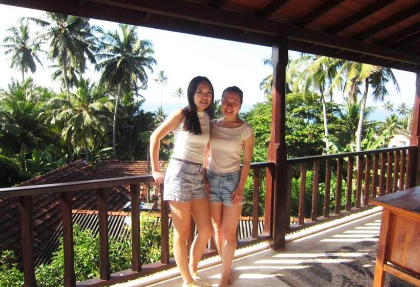 豪华海景房带阳台, Lahiru Villa