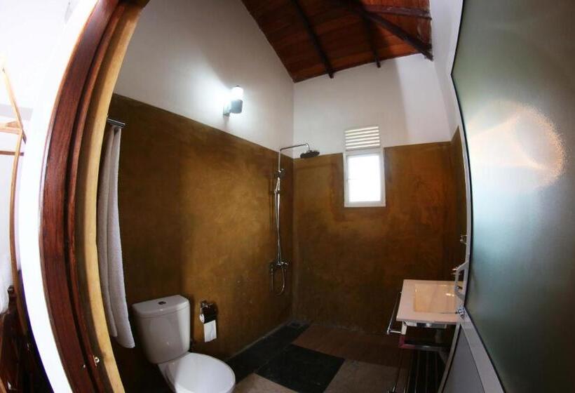 豪华海景房带阳台, Lahiru Villa