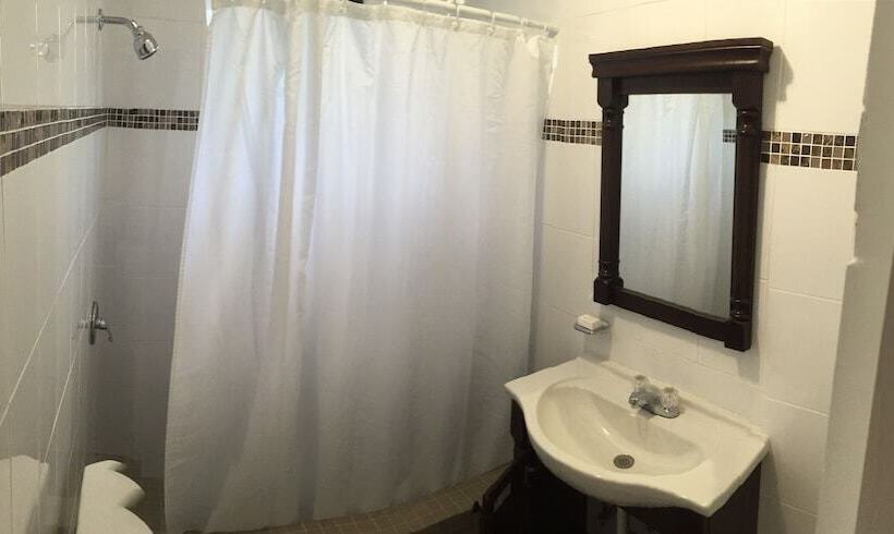 ویلای 3 خوابه, Arecibo Inn