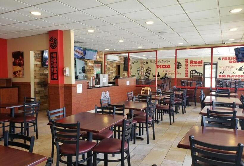 سوئیت با تخت بزرگ, Arecibo Inn