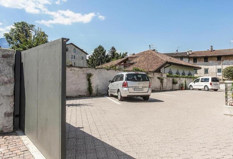 Апартаменты 1 Спальня Нижний Этаж, Apartment Residence Veronika