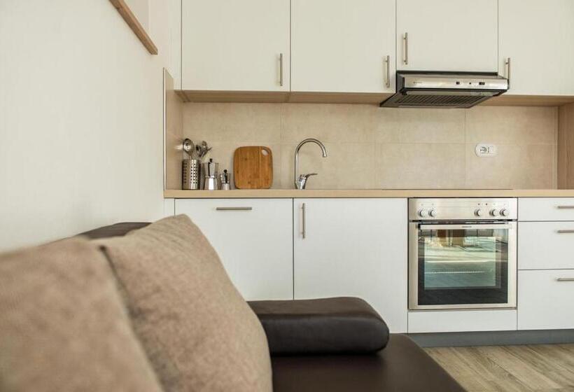 Апартаменты 1 Спальня Нижний Этаж, Apartment Residence Veronika