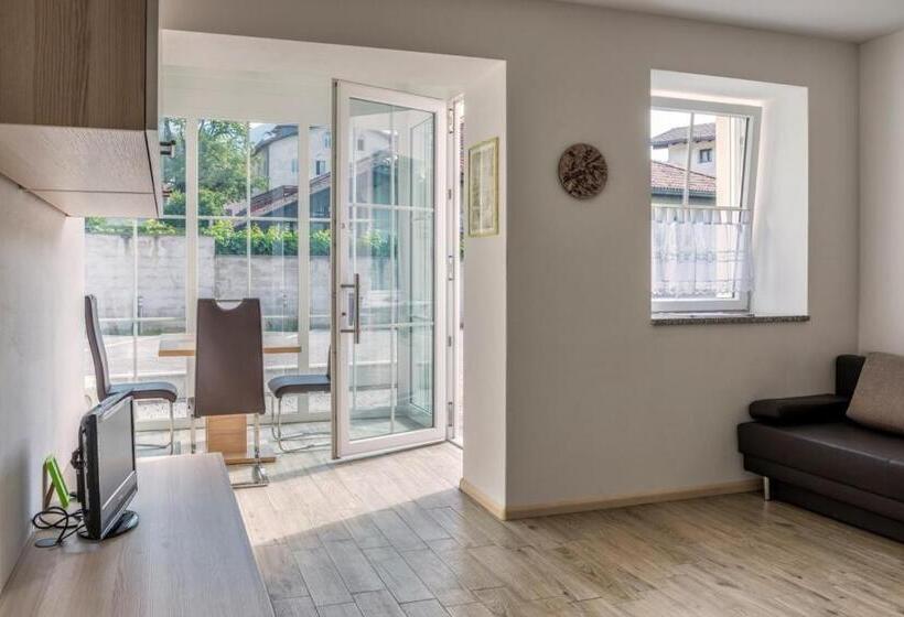 Апартаменты 1 Спальня Нижний Этаж, Apartment Residence Veronika