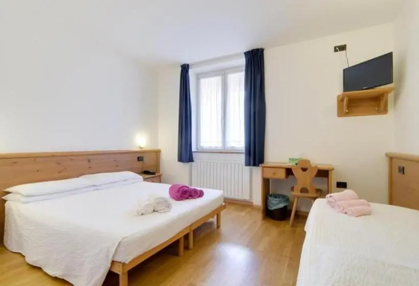 Standard Kolmen Hengen Huone, Affittacamere La Ferrata