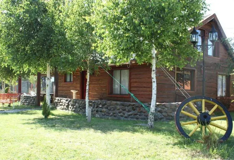 Talo 4 Makuuhuonetta, Cabañas Los Tilos
