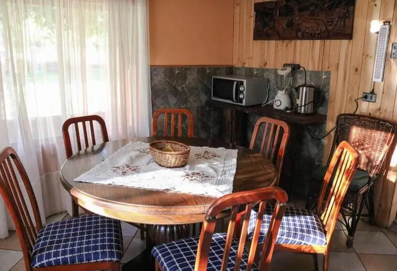 Talo 4 Makuuhuonetta, Cabañas Los Tilos