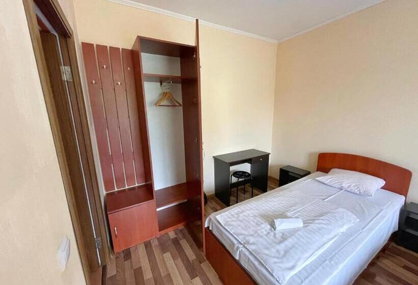 غرفة قياسية ثلاثية, Guest House Lviv