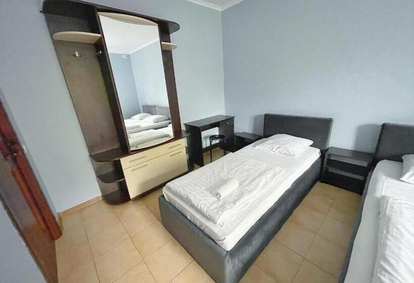 اتاق استاندارد سه نفره, Guest House Lviv