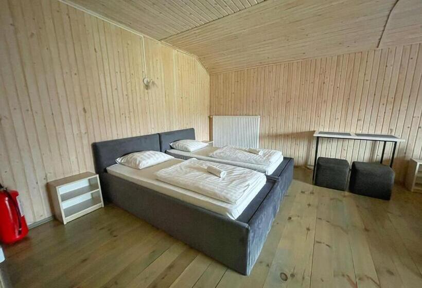 غرفة قياسية رباعية, Guest House Lviv