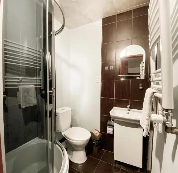 استودیوی استاندارد, Guest House Lviv