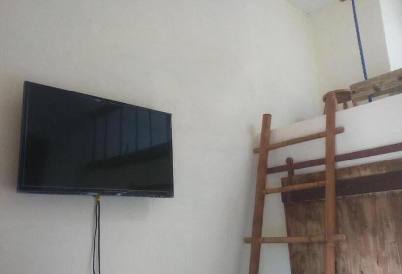 غرفة قياسية مطلّة علي حمام السباحة, La Choza Guesthouse