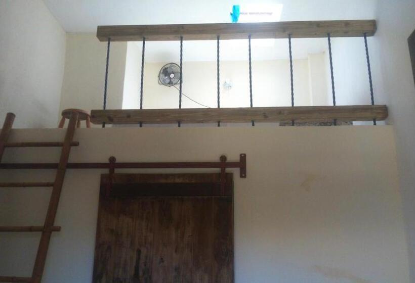 اتاق استاندارد با چشم‌انداز استخر, La Choza Guesthouse