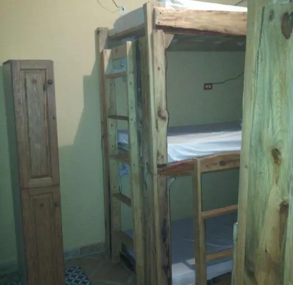 اتاق استاندارد چهار تخته, La Choza Guesthouse