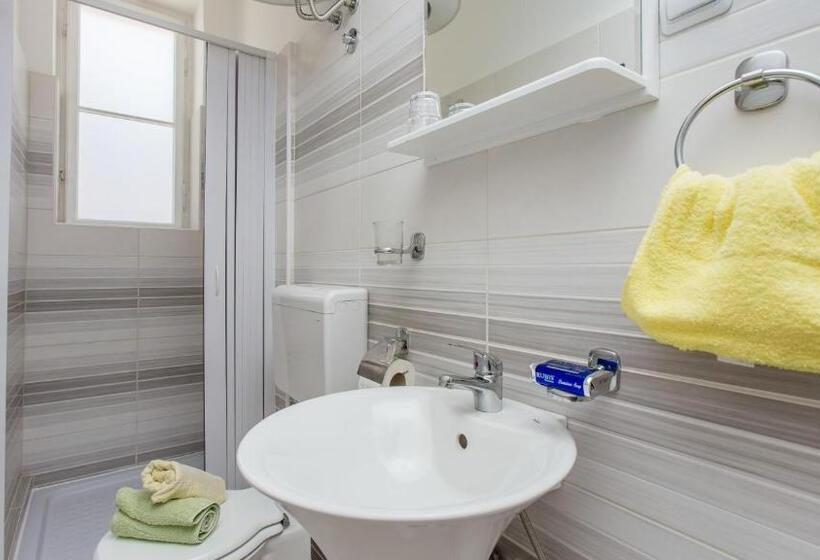 Triple Room Sea View, Riva Guesthouse