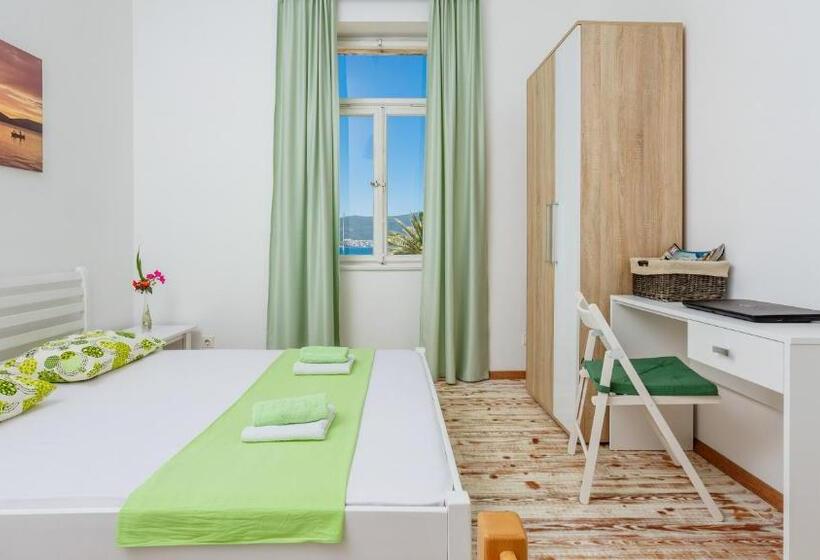 Triple Room Sea View, Riva Guesthouse