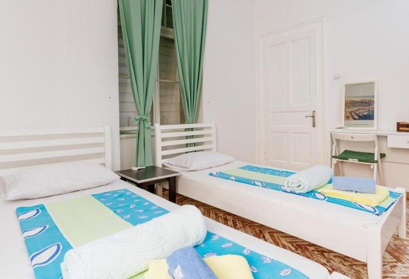 اتاق استاندارد, Riva Guesthouse