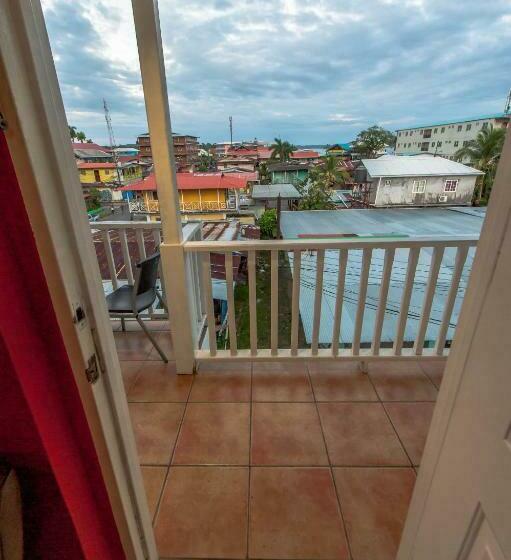 استودیوی استاندارد, Aqua Point Condos Rentals