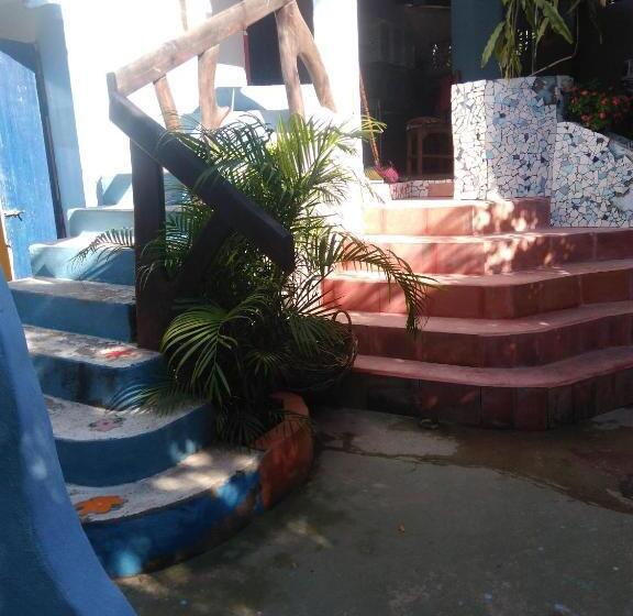 Номер Стандарт Вид на Море, Blue Day