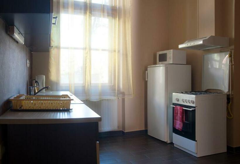 标准间, Csanabella House