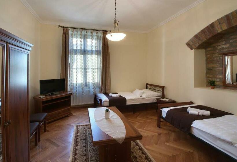 标准间, Csanabella House