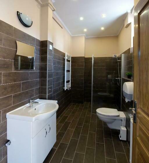 标准间, Csanabella House