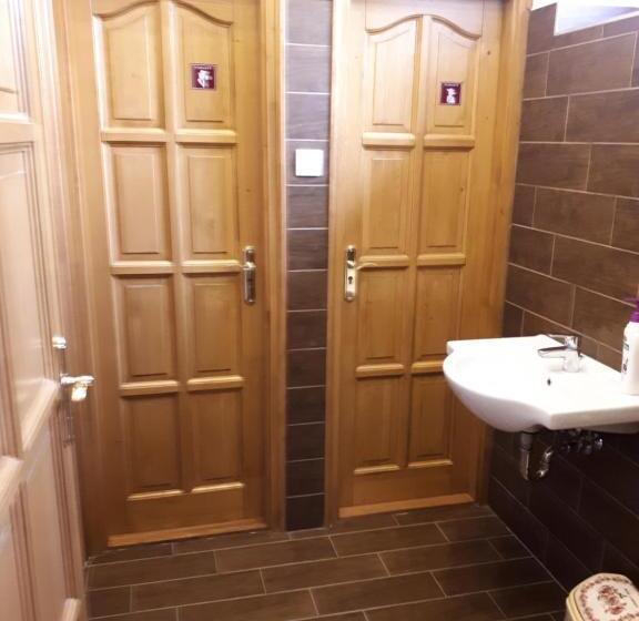 带共用浴室的标准房间, Csanabella House