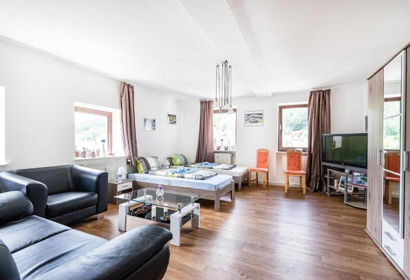 带4个卧室的公寓, Nurburgring Rooms Pinocchio