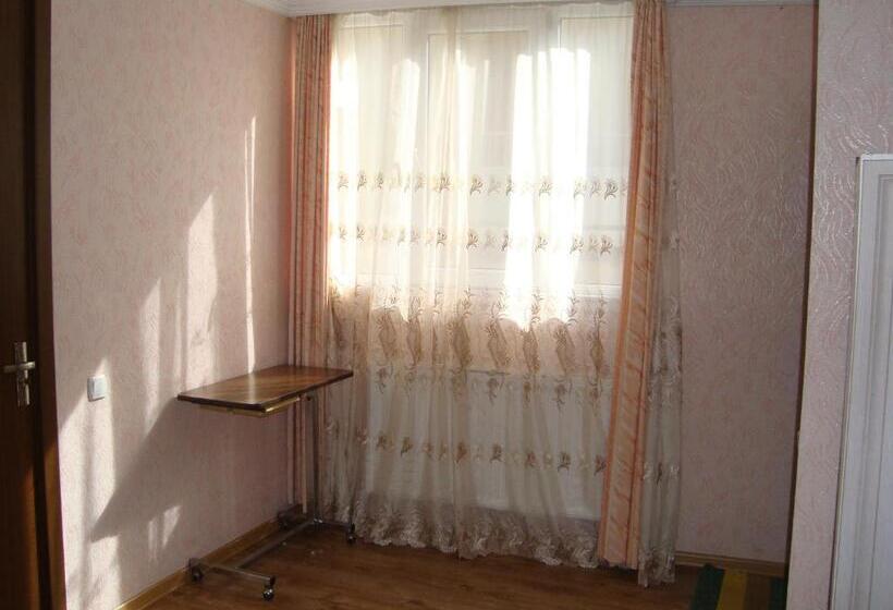 اتاق استاندارد سه نفره, Chicho Guesthouse