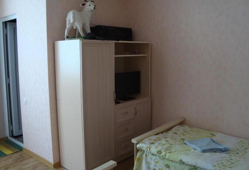 اتاق استاندارد سه نفره, Chicho Guesthouse