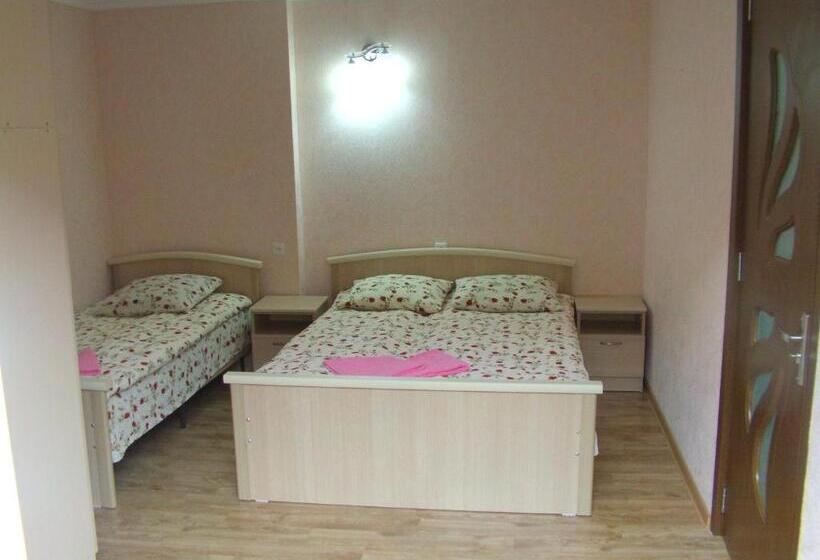 اتاق استاندارد سه نفره, Chicho Guesthouse