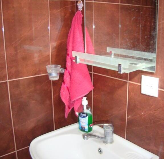 اتاق استاندارد سه نفره, Chicho Guesthouse