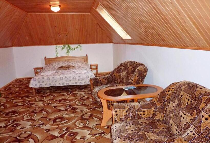 سوئیت جونیور خانوادگی, Sadyba Bilya Richky
