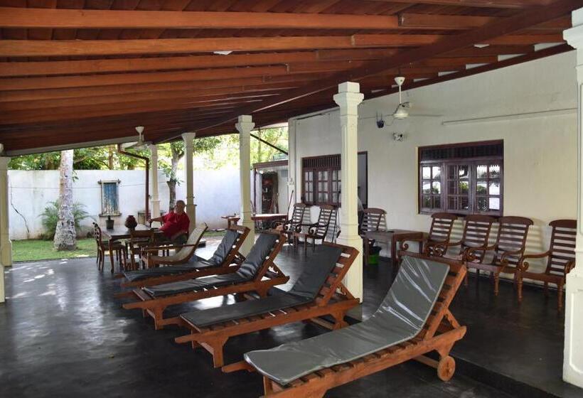Вилла с 1 спальней и бассейном, Sethra Villa Bentota
