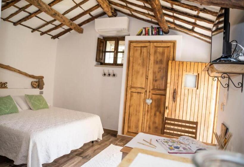 סוויטת ג'וניור נוף לגינה, Agriturismo Sa Mendhula