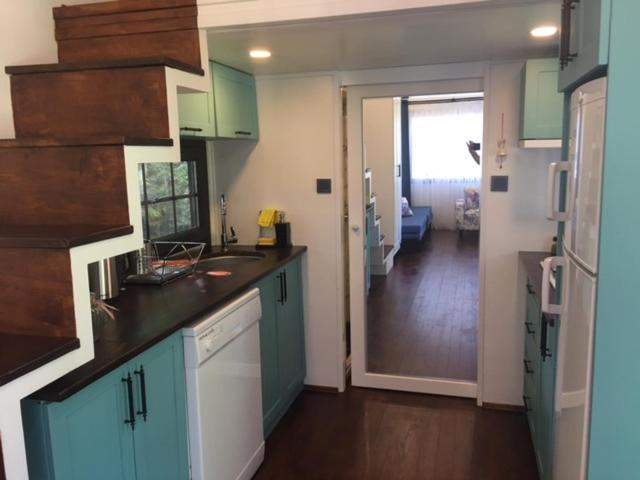 بانگلوی استاندارد, Aslibey Konagi   Adults Only