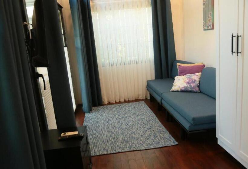 بانگلوی استاندارد, Aslibey Konagi   Adults Only