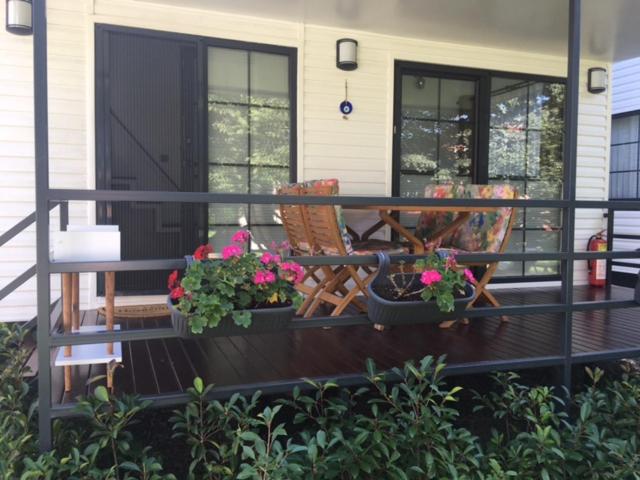 بانگلوی استاندارد, Aslibey Konagi   Adults Only