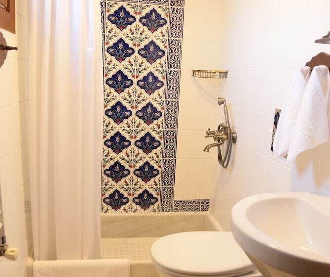 اتاق لوکس, Aslibey Konagi   Adults Only