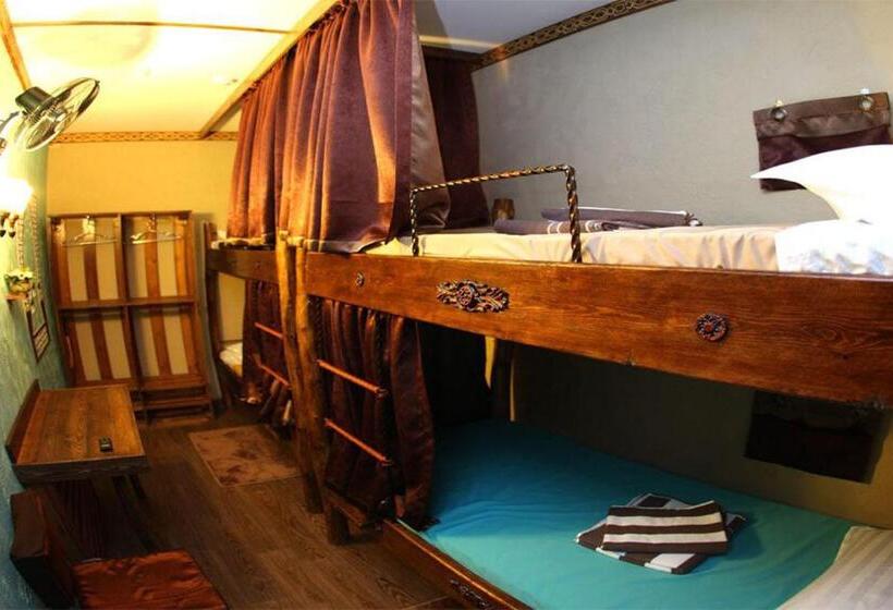 تختخواب در اتاق مشترک, Drimin   Boutique Hostel And Hotel Rooms Available