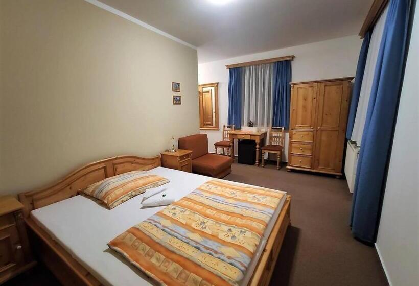 غرفة قياسية, Harrachovská Hacienda